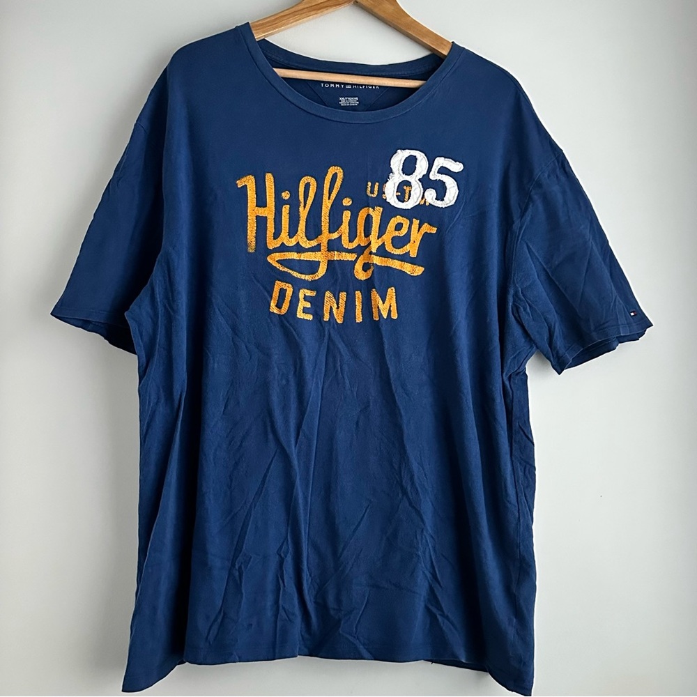 Tommy Hilfiger Men's Navy and Yellow Graphic Tee